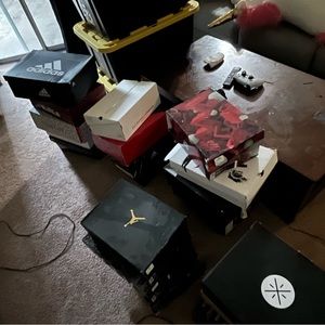 BASKETBALL SHOES & JORDANS